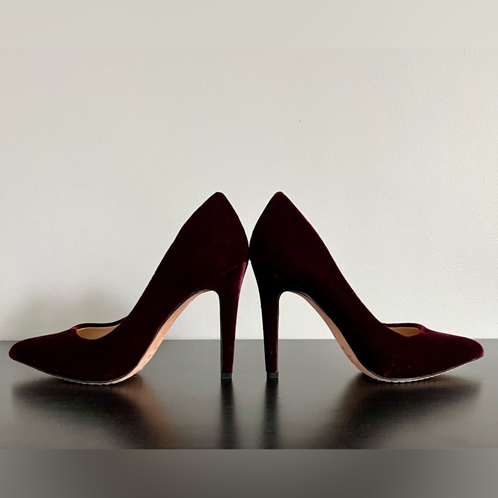 Vince Camuto Burgundy Velvet Pumps Heels 3.5” Size 5.5 - Elegant Party Holiday - Picture 6 of 10